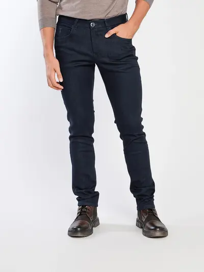 Джинсы зауженного книзу кроя